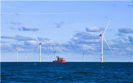 Trang trại điện gió ngoài khơi lớn nhất nước Đức truyền tải dòng điện đầu tiên